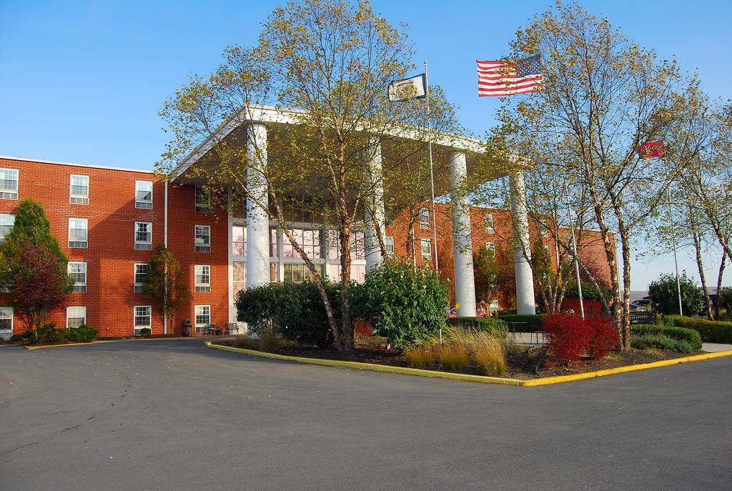 Ramada Conference Center Hotell Morgantown Exteriör bild